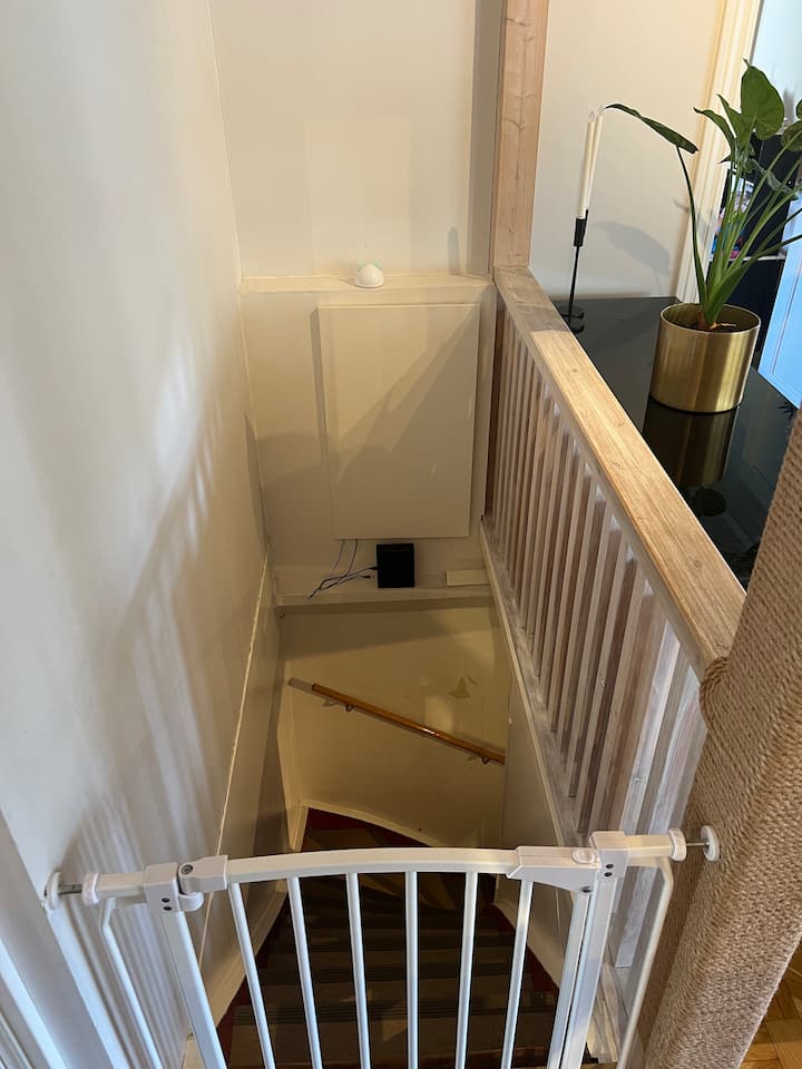 Hus Med Stor Veranda, Kvällssol, Mysig Trädgård, - Stockholm