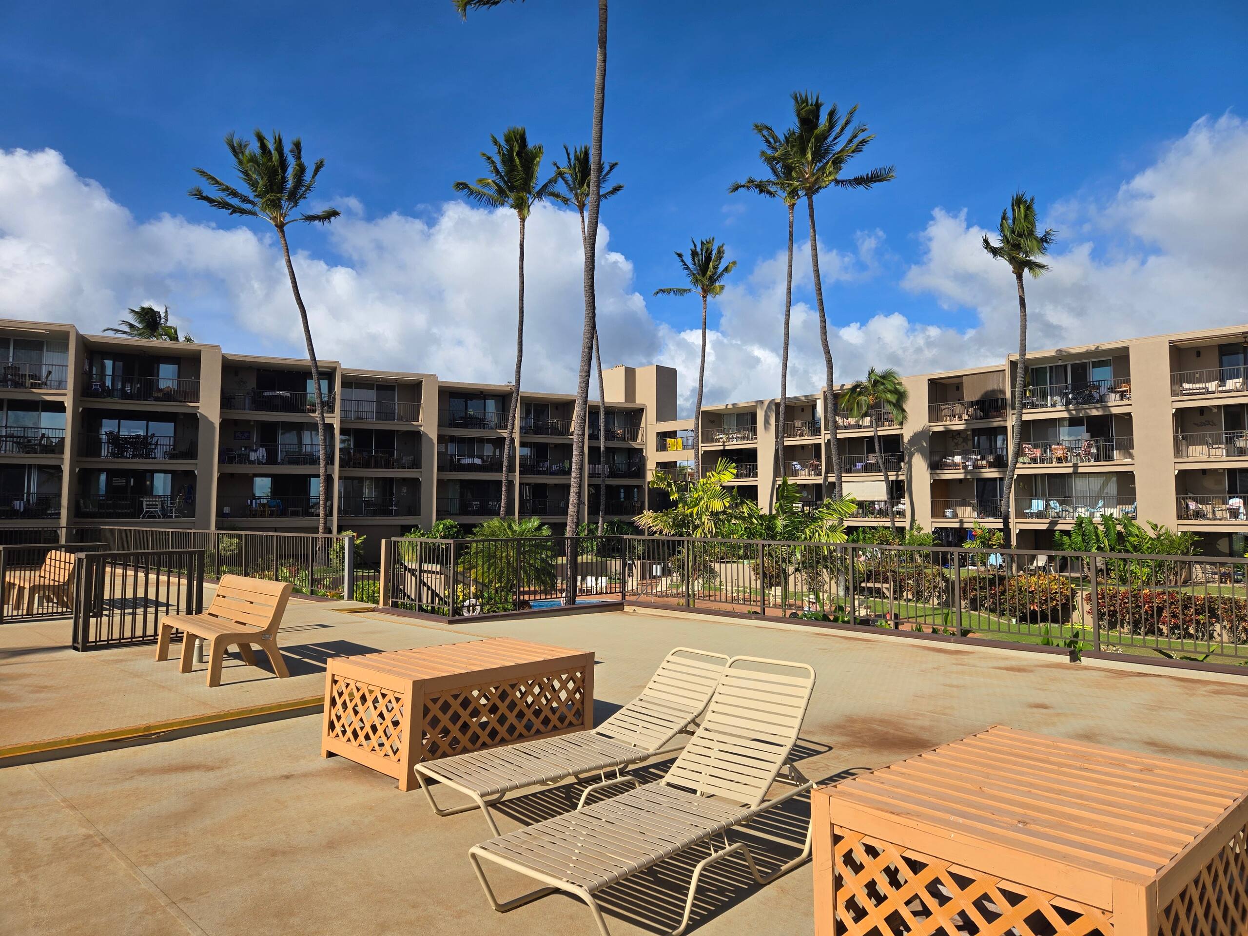 Condo in Lahaina · ★4.96 · 1 bedroom · 2 beds · 1 private bath - Image 35