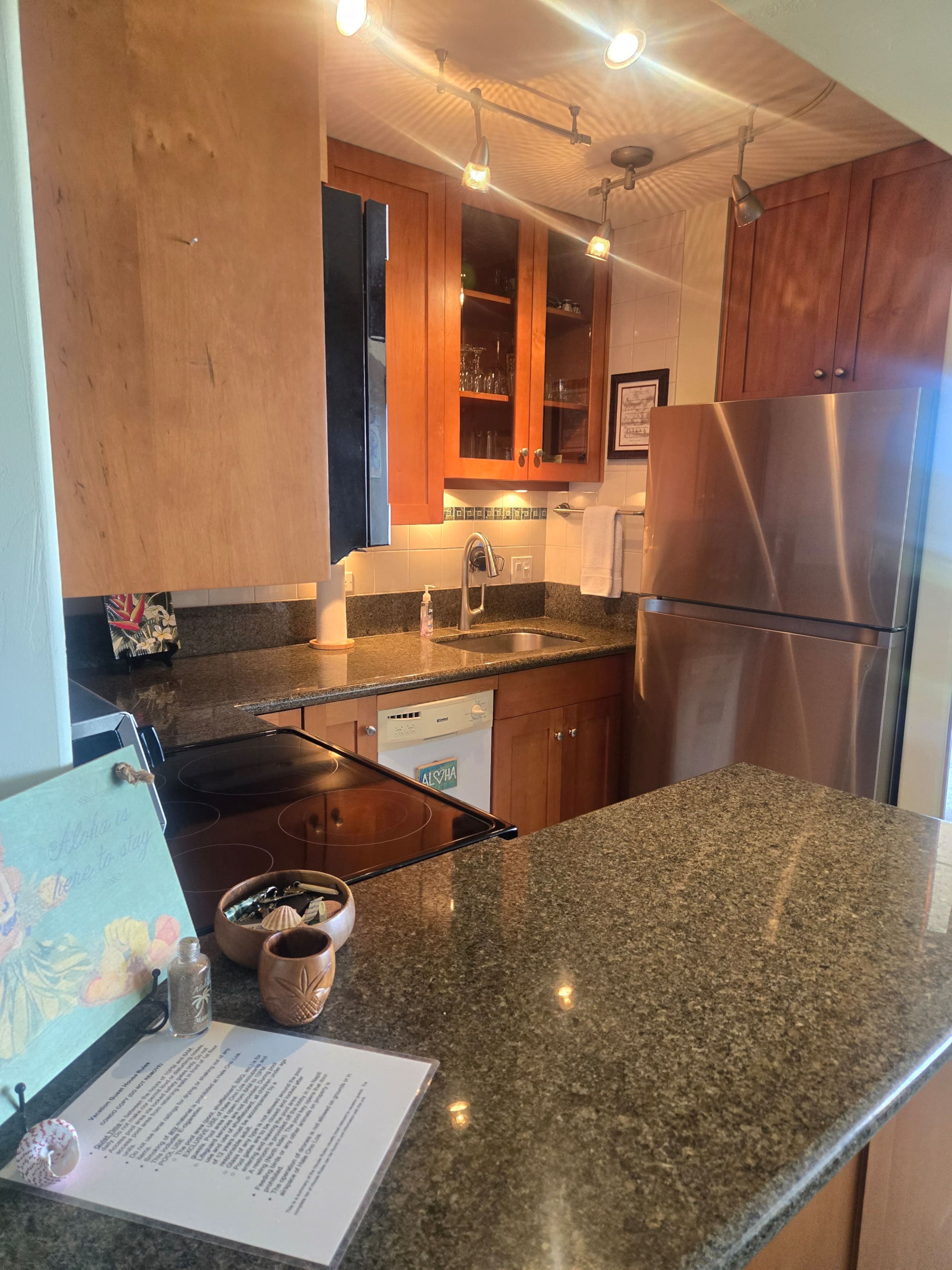 Condo in Lahaina · ★4.96 · 1 bedroom · 2 beds · 1 private bath - Image 6