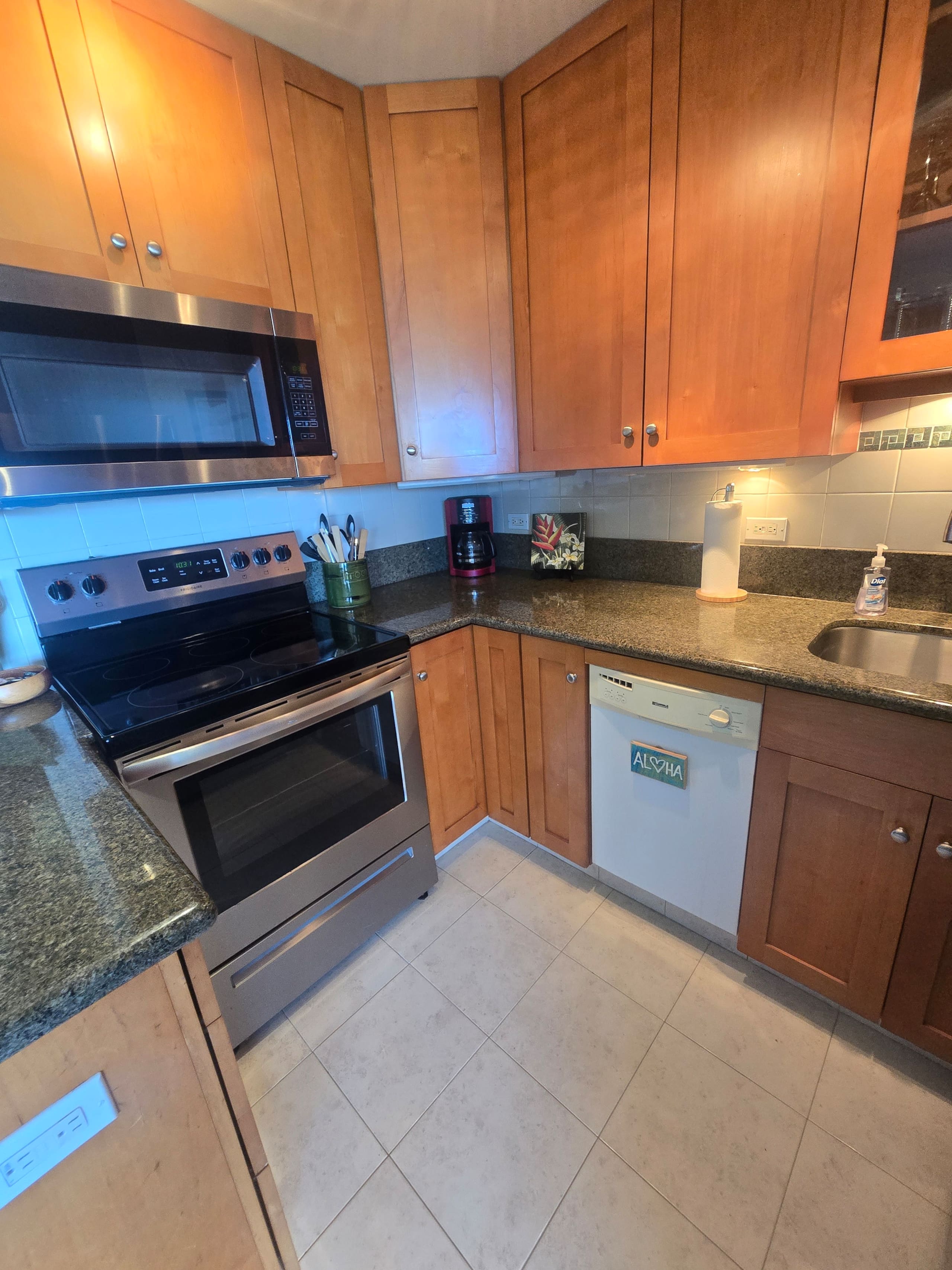 Condo in Lahaina · ★4.96 · 1 bedroom · 2 beds · 1 private bath - Image 5