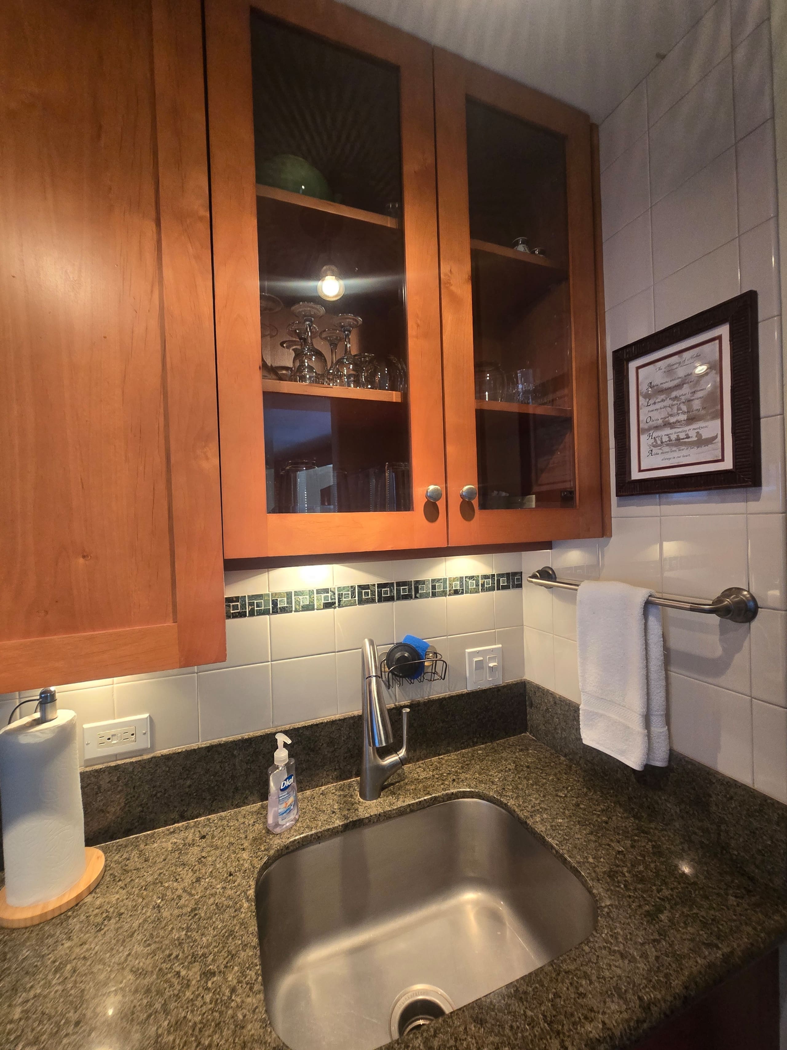 Condo in Lahaina · ★4.96 · 1 bedroom · 2 beds · 1 private bath - Image 8