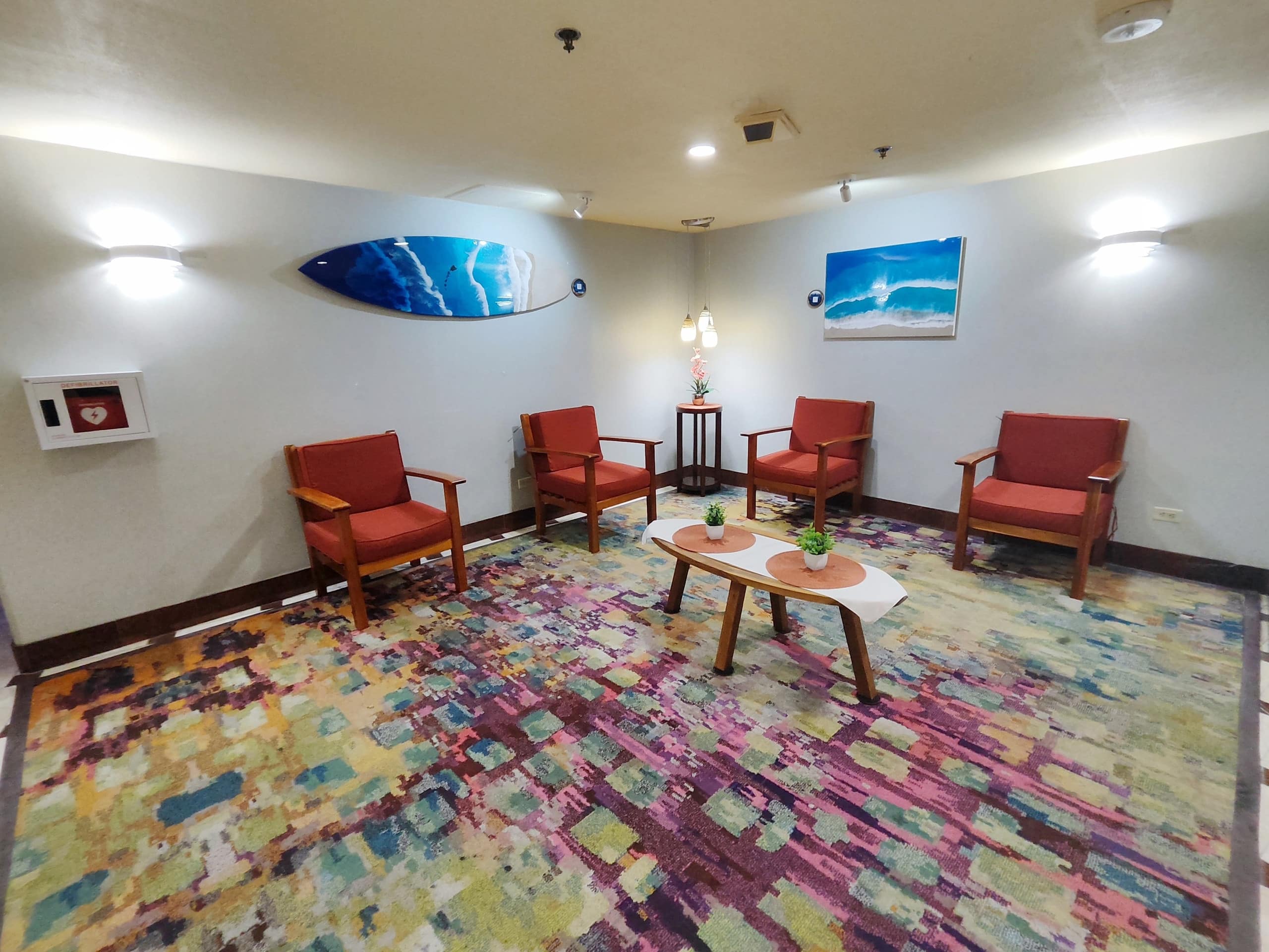 Heart of Waikiki walk to Beach with Parking & Pool - Image 2