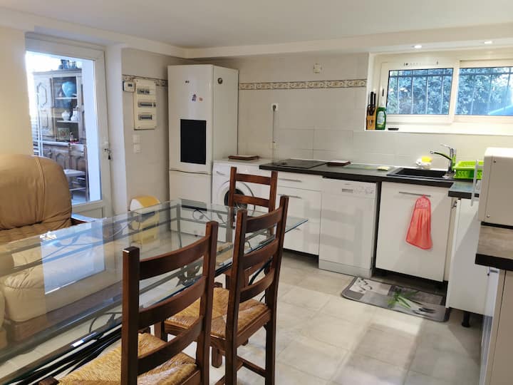 Le Bas De Villa Avec Une Terrasse - La Seyne-sur-Mer