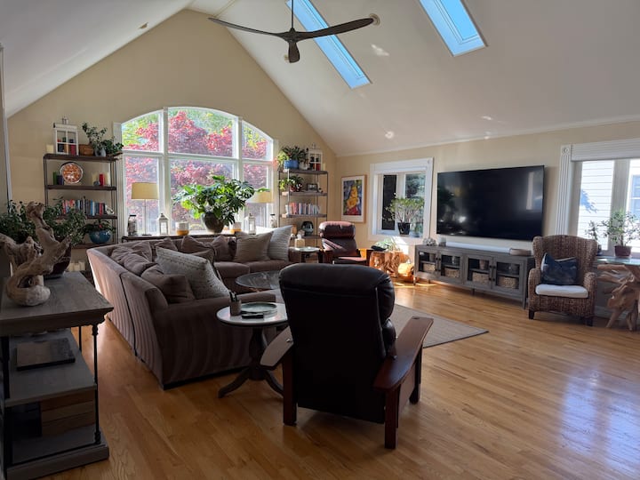 Upscale In-town Home - Dewey Beach, DE