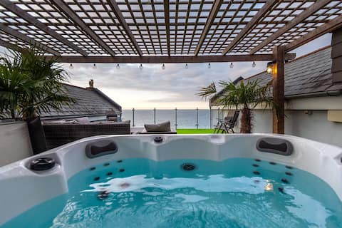 Cormorant - Beach House with Hot Tub