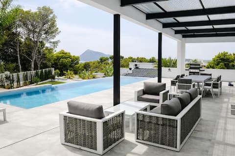 Luxury Villa · Infinity Pool · Sea Views