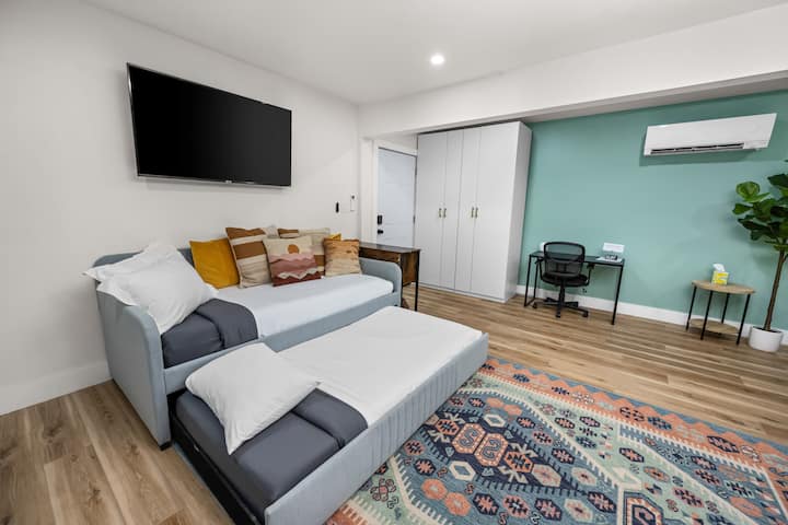 Renovated South Austin Studio · Kitchen + W/d - Austin, TX