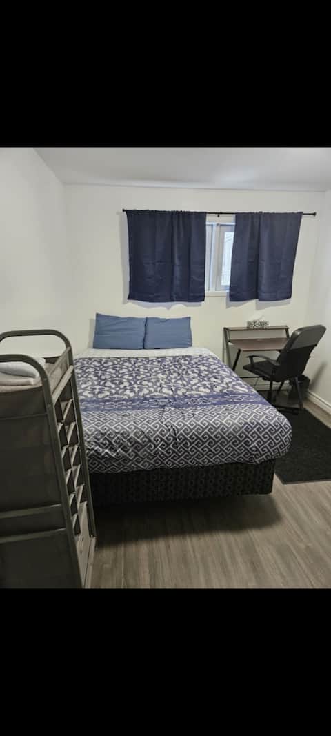 Bedroom Basement in Bonnie Doon #3