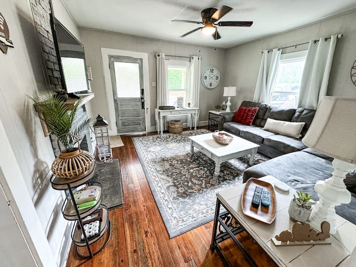 Cozy Knoxville Cottage | Great For All Things Ut! - Knoxville, TN