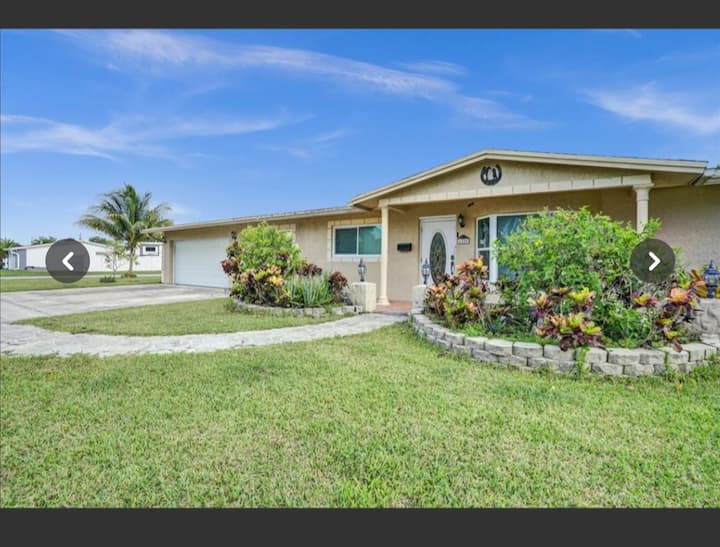 Beautiful Home, Cozy Close To Major Attractions. - Coconut Creek, FL