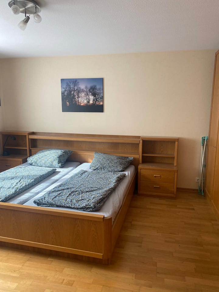 Schlafzimmer 1