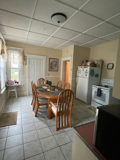 Marie's Place, Unit 1