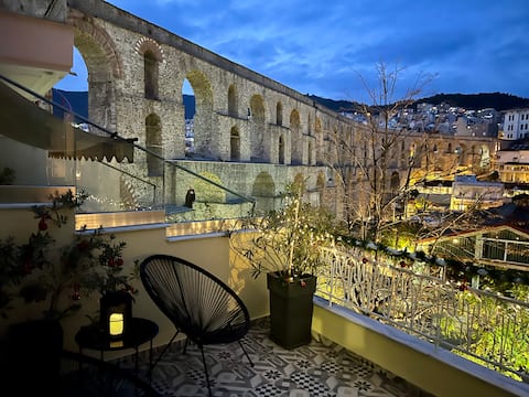 Under the Aqueduct boutique house *big balcony*