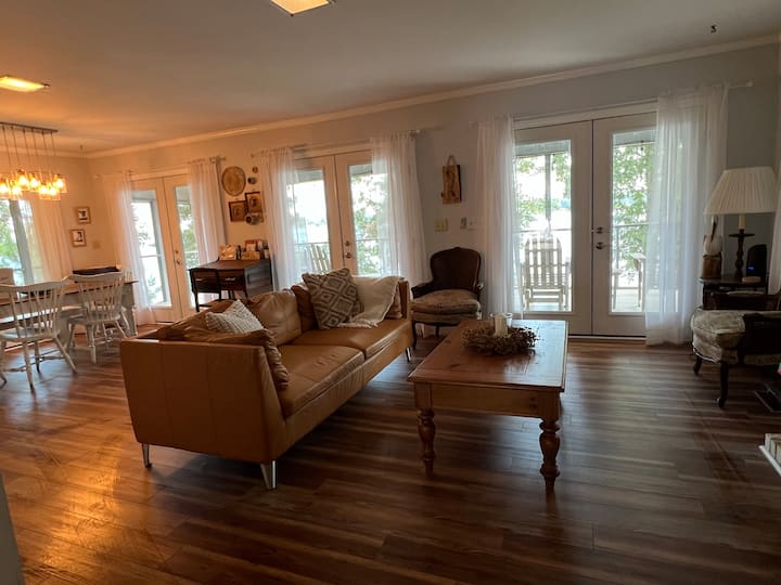 Serenity Awaits You! Breathtaking Lake Views! - Lake Tillery, NC