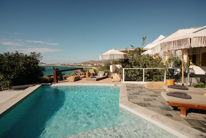 Villa ‘Yellow’ inviting to discover privpool 8 pax