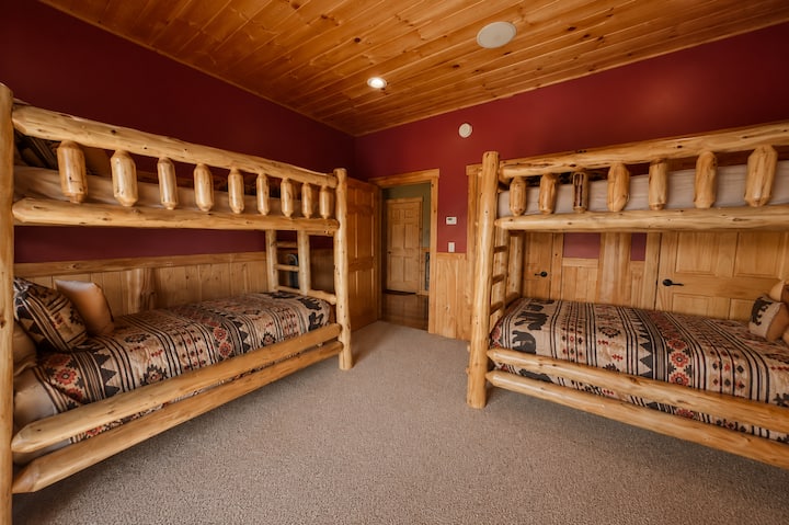 1st floor bunk beds. X4 single beds.