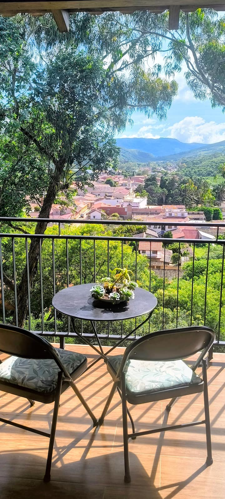 Romantic escape with breathtaking views · La Vista