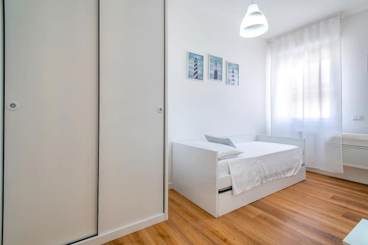 Საწოლის ზომა (80x190) + იმავე ზომის საწოლი 