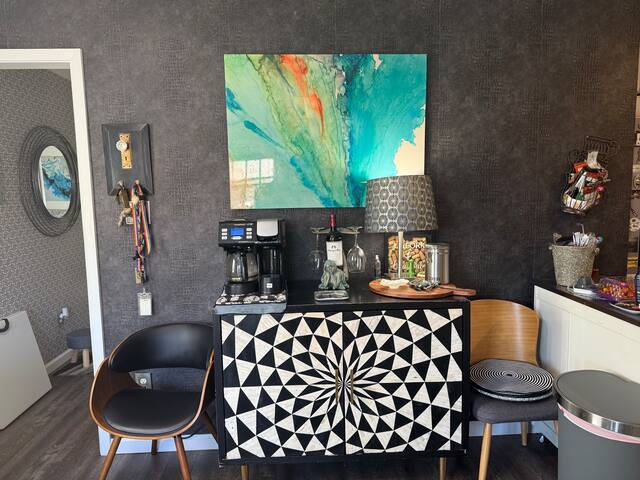 The Green Door Getaway!! AT&T Stadium, 6Flags, +++