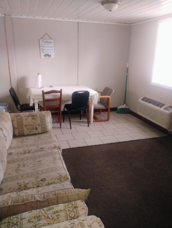 Quiet, Cozy 2 Bedroom Full Kitchenand Living Area - Caseville, MI