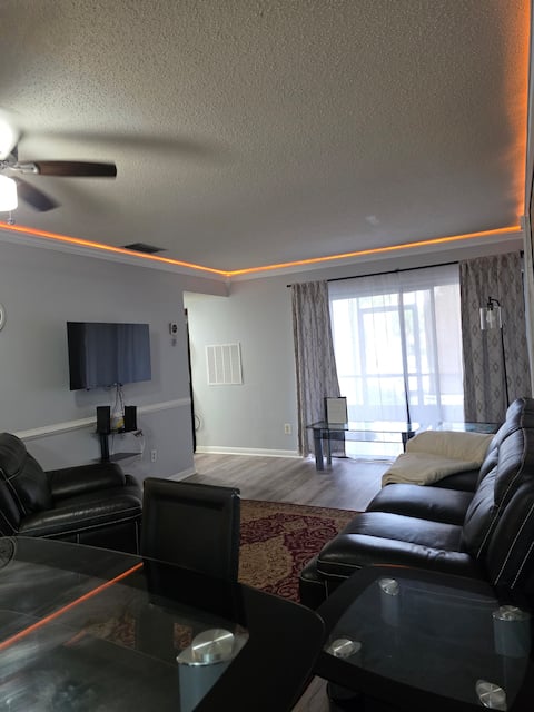 Successful Airbnb property: Beautiful 2BR/2BA Golf Retreat: Disney & Universal in Ventura