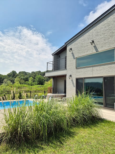 "The most perfect day for a family to stay, Moonlight Garden (October weekday special price in progr