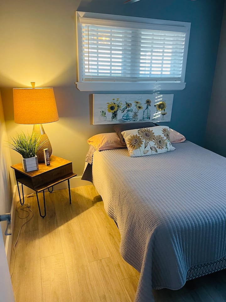 Todas las habitaciones están decoradas con estilo y tienen colchones súper cómodos. Dormirás muy bien aquí después de un largo día de esquí o golf.