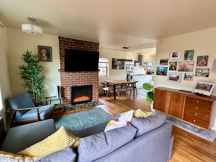 Дневна соба од влезот на влезната врата 