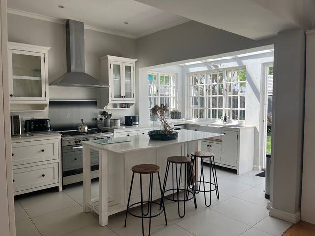 Beautiful stylish family home in the burbs W solar gallery image 4