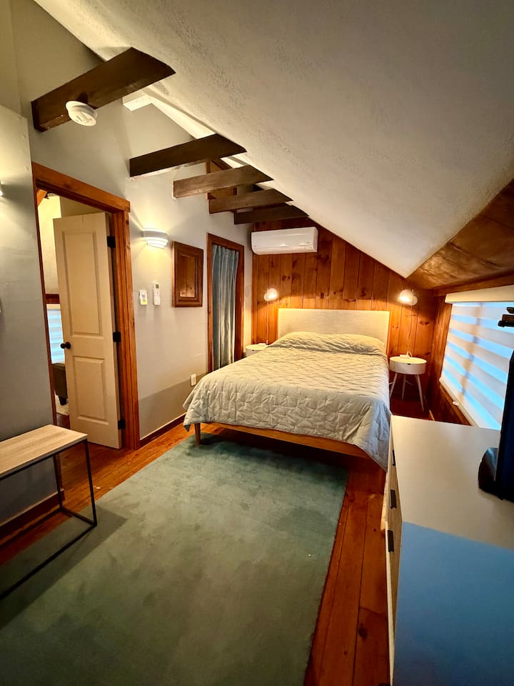 Cozy loft bedroom with beams, AC, ensuite bath & warm wood charm