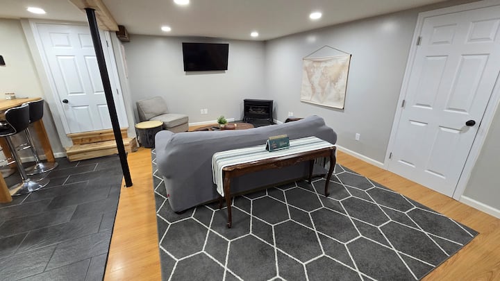 Husky Den - Basement Studio Apartment. - Clarksville, TN