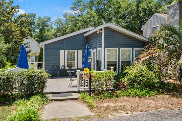 Pet-friendly Cottage W/fenced Yard By Beach & Park - North Myrtle Beach, SC