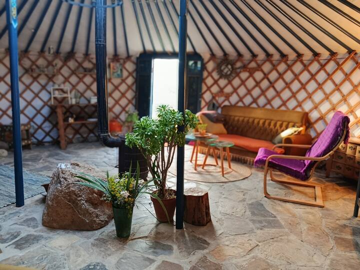 Traditional Yurt In The Middle Of Nature! - Enguera