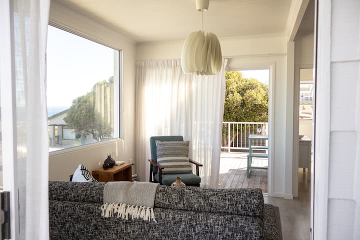 'Next Level'- A Flatlet With Sea Views - Kleinmond