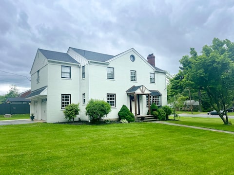 Modern farmhouse charm in the heart of Bethlehem