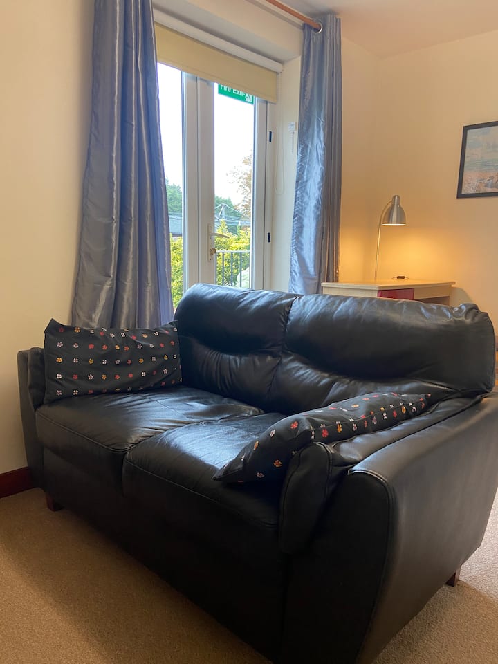 Free Secure Gated Parking - 1 Bedroom Bungalow No1 - Basildon