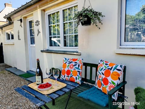 Successful Airbnb property: Le petit Boujou / Private parking / plain - foot in Honfleur