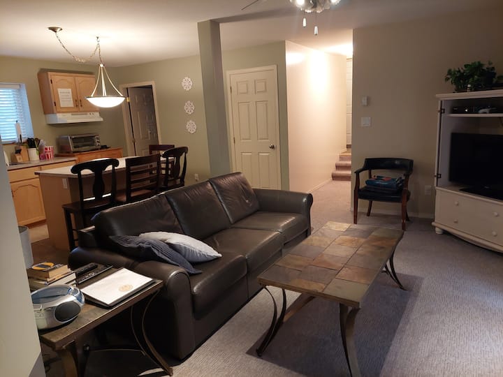 Licensed Private Pet-friendly 2 Bed Suite +Parking - Penticton