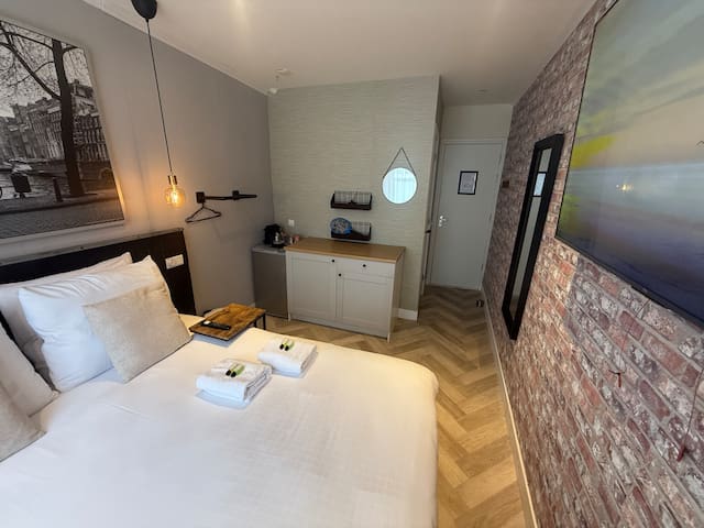 Short Stays Amsterdam managed Airbnb listing 3