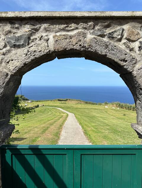 3 bedroom with gorgeous panoramic ocean views