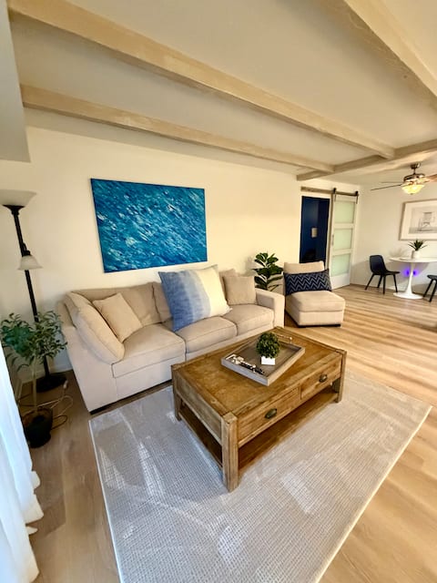 Renovated Crocker Park 1-Bedroom + Office!