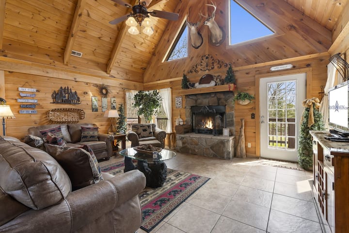 Cabin_firepit_hottub_nr Bigcedar_outdoor Pool Open - Missouri