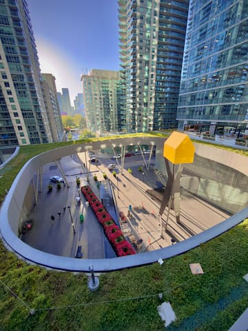 2BR Condo | Balcony + Parking by CN Tower & Scotia