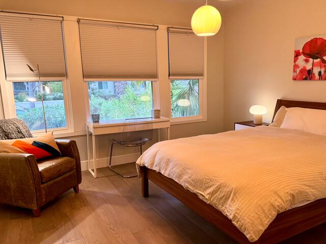 2 BR/2 BA Downtown Palo Alto near Stanford gallery image 4