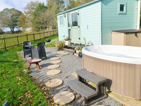 Cwt yr Hafod, private, hot tub, great views.