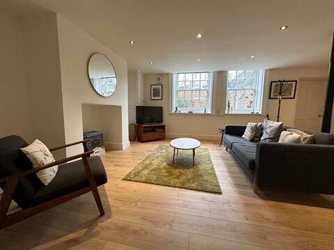 Successful Airbnb property: Large 1 Bedroom Apartment, Broomhill in Broomhill