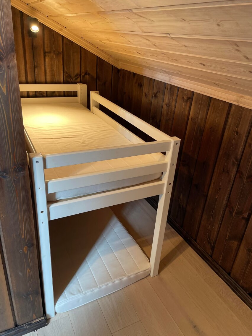 Детски кревет на поткровје (Hoppekids) со 2 душека 160 x 70 см.