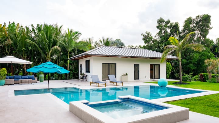 Romantic Guest House W Heated Spa - Pembroke Pines, FL