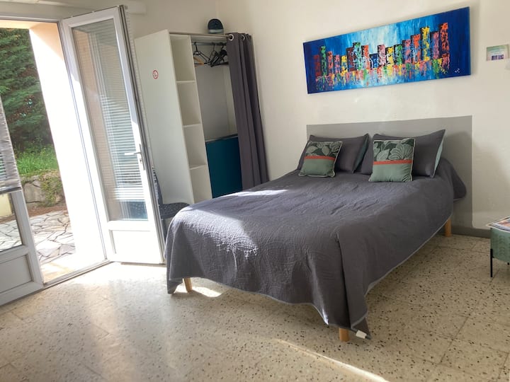 Bas De Villa Avec Jardin Privé Var Paca - La Motte
