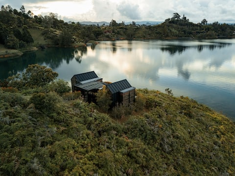 Cabin for Groups - Separate Rooms & Private HotTub